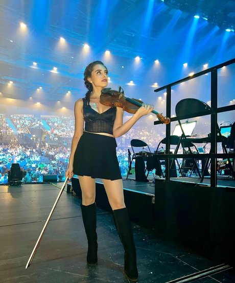 Esther Abrami sex pornstar img