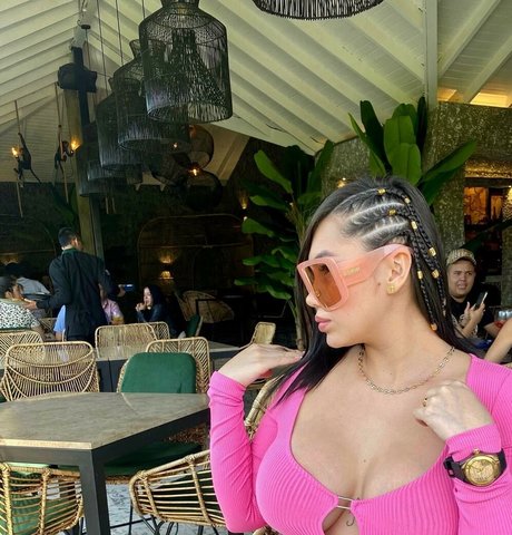 Bombshell Mel nudes model pics