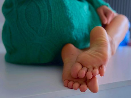 HouseEster nude model picture