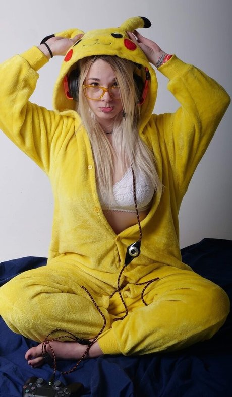 LuxirlUwU sex star pic