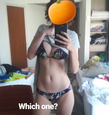 Liora Fin beautiful model photo