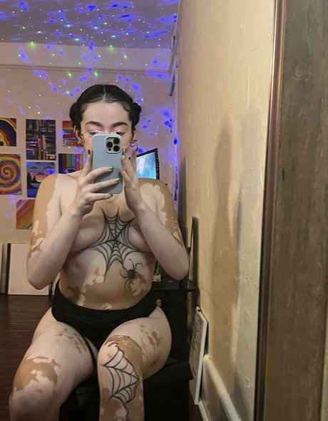 ummmbzupcsdown model hot pic