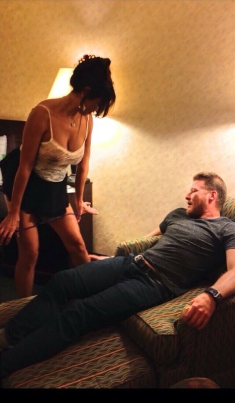 famous nude onlyfans top image