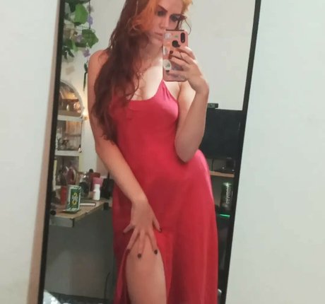 SmokeAndSomno pretty actress photo