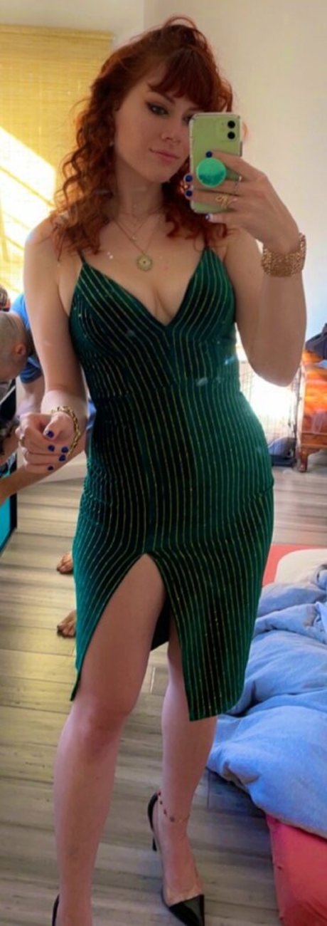 SmokeAndSomno star naked img