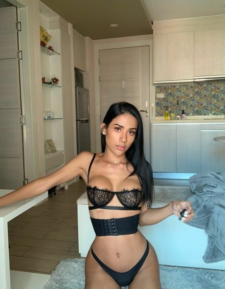 Miss Ryan Iris beautiful star pictures