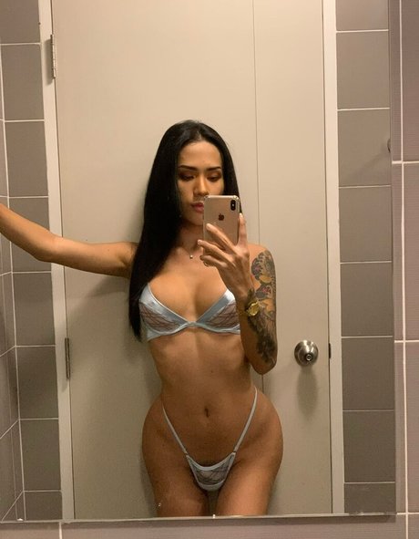 Miss Ryan Iris pornstar adult galleries