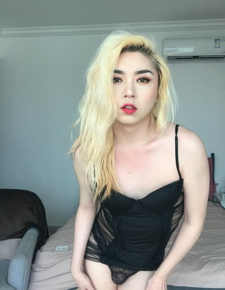 Sisdon naked actress pic