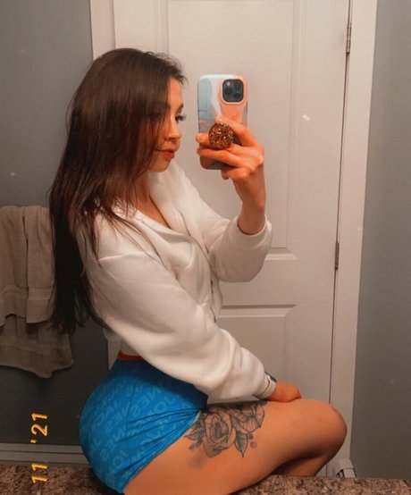 lilravebby erotic model images