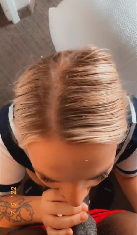 realzoieburgher_ high quality model photos