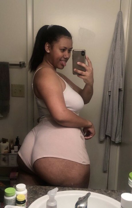 Jayymo model art galleries