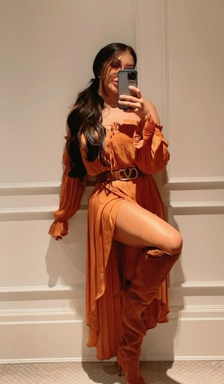 Alicia Drumolin nude star gallery