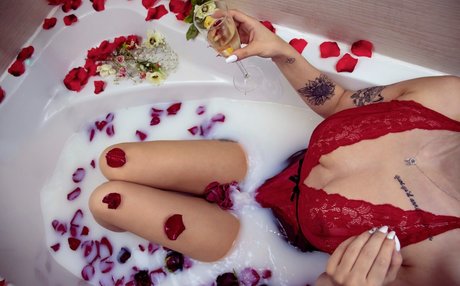 huge fake tits onlyfans beautiful nude pic