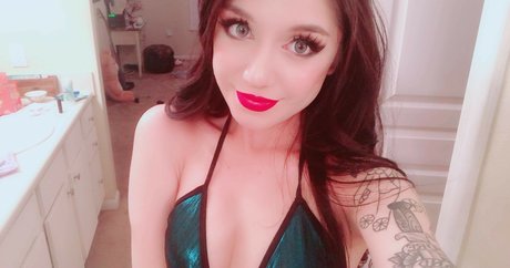 BadFawn FREE nudes model pic