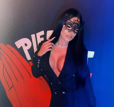 andra dumi sexy actress pics