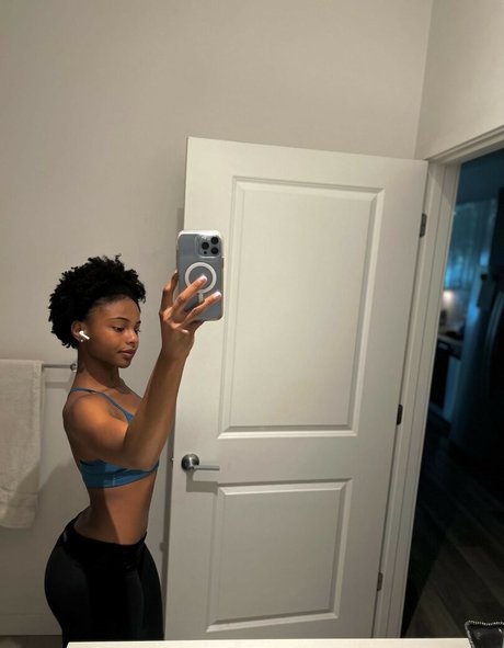 Saffronnn pornstar high quality pictures