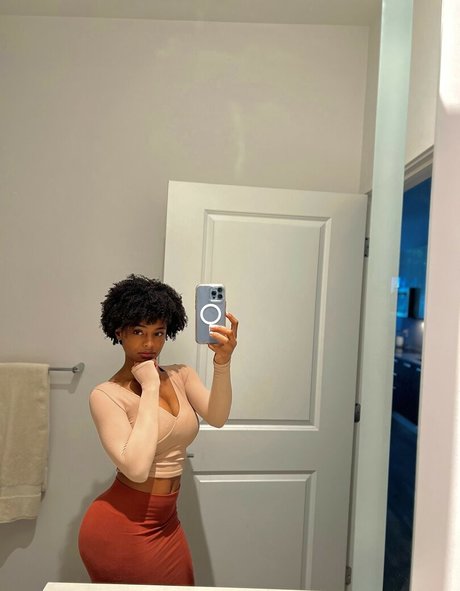 Saffronnn nice model img