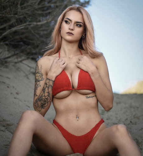 Linda Fioretti beautiful model photos