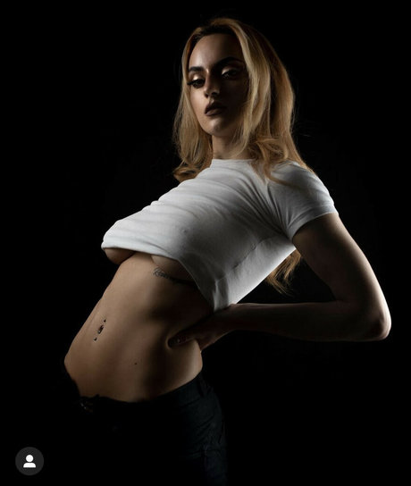 Linda Fioretti hot actress images