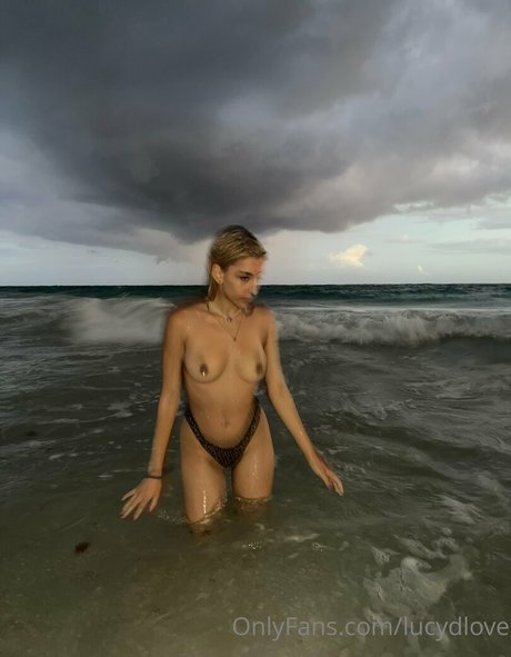 Lucydlove model adult pictures