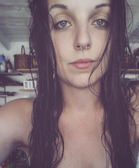 Irina Mirella sexy model image