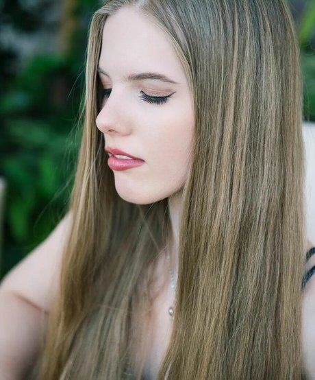 Eva Gevorgyan model erotic pics