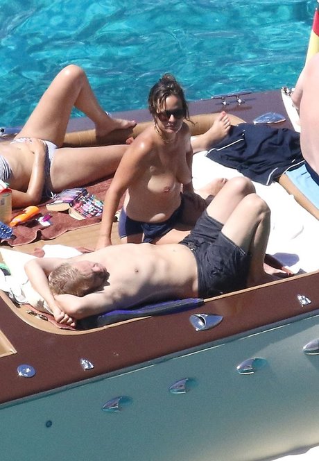 Jade Jagger hot model photos