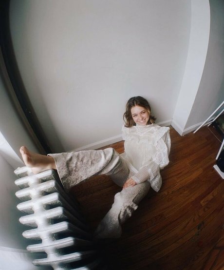 Snailmail model art galleries