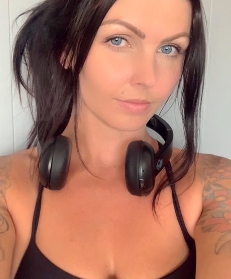 Elaina Grant hd pornstar pics