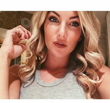 Casi Davies pretty pornstar pictures