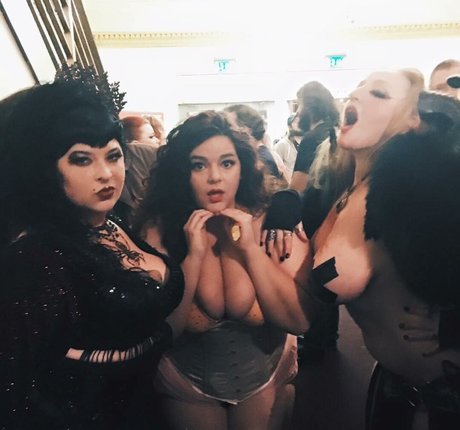 BordeauxBlack porn model gallery