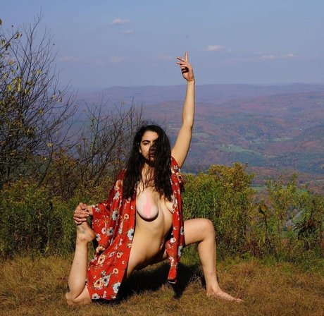 Danarhakos model free image