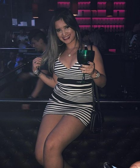 yaaasoliveira pornstar sexy picture