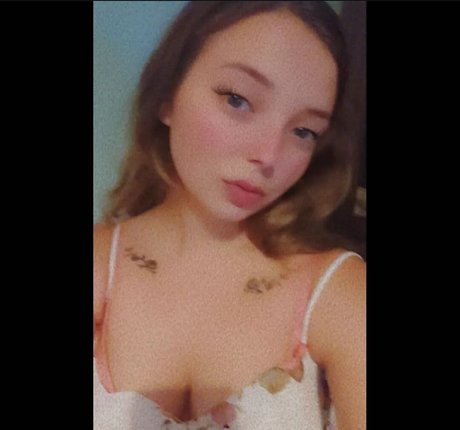 Bluefreak150 model naked picture