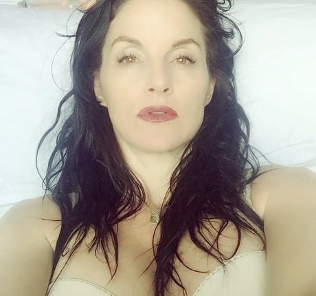 MilfChristine adult model image