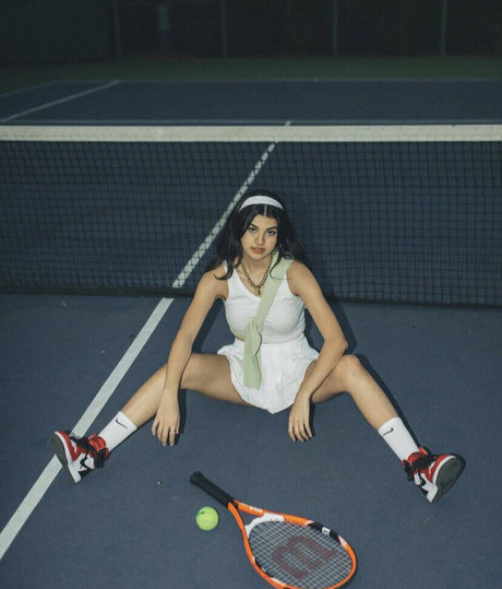 Sara Echeagaray star erotic images