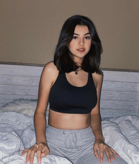 Sara Echeagaray beautiful model photo