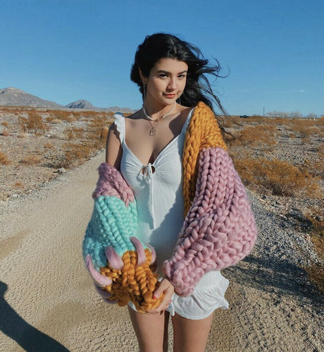 Sara Echeagaray nice model img