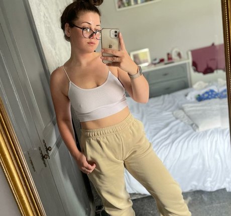 April Ro naked star image