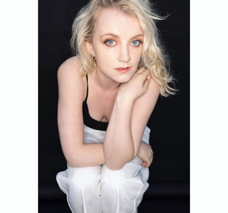 Evanna Lynch model art pic