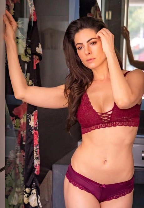 Aroa Gimeno naked model gallery