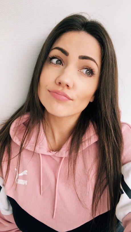 KayPea art model gallery