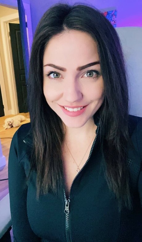 KayPea model hot pics