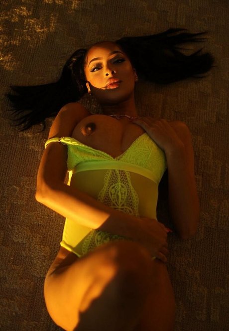 NikkiVictoria2 hot star pictures