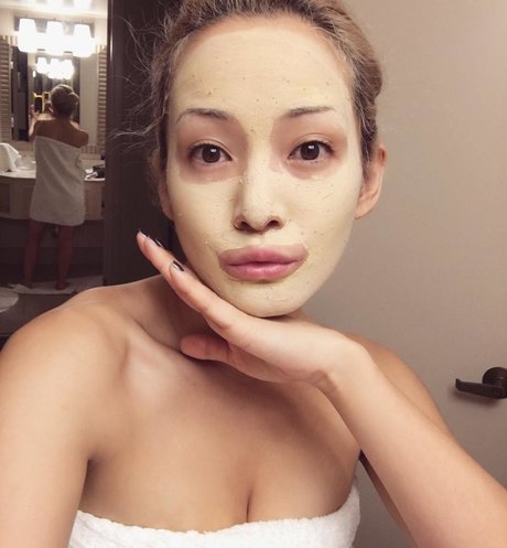 Reina Scully erotic star pics