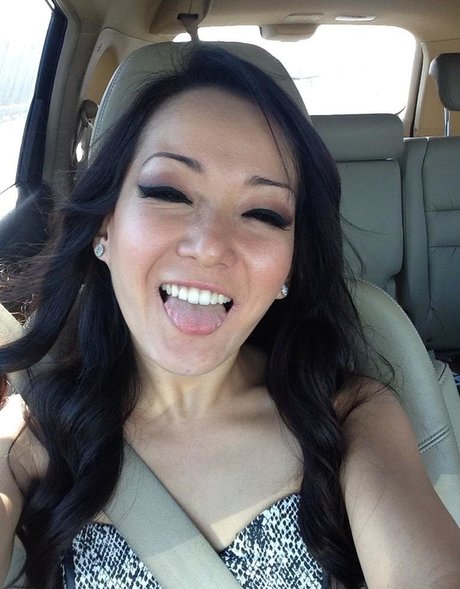 Reina Scully beautiful actress picture