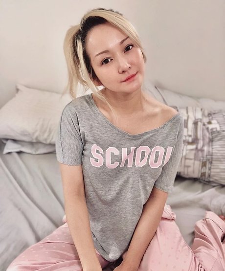 Reina Scully model art img