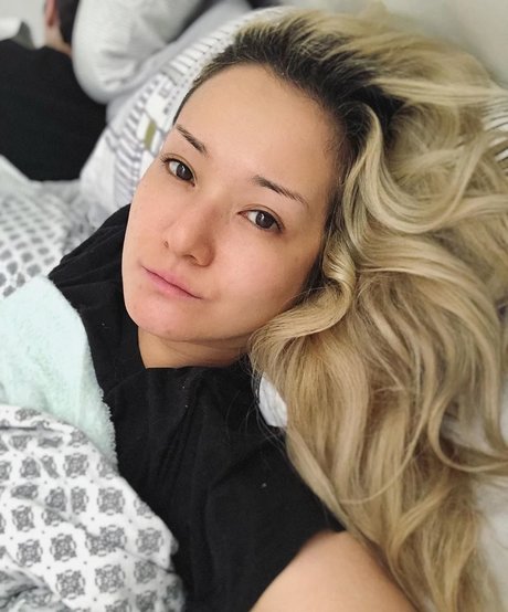 Reina Scully sexy model pictures