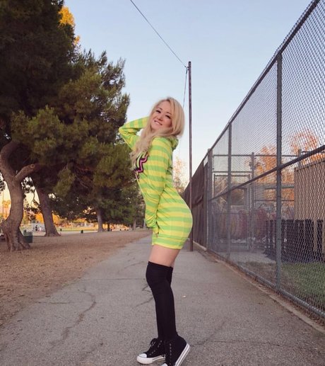 Reina Scully star archive