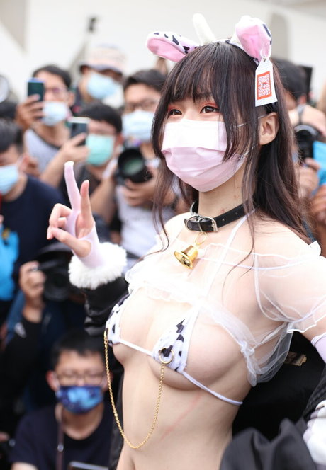 asian blonde onlyfans beautiful photos